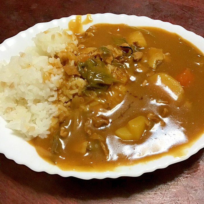 セロリの葉入りポークカレー。